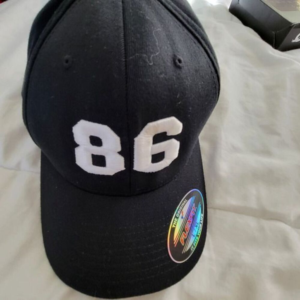 LIDS Flexfit Fitted Number 86 White Thread Embroidered Retro Trucker Hat Cap L/X
